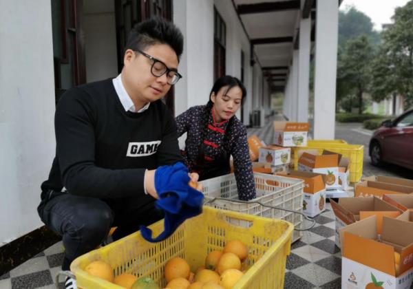 惠农网“脐愿达橙”公益行动捐赠第二站：“忘不了”的温度暖了心